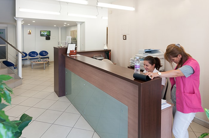 Intrare sala de asteptare cabinet stomatologic sector 3, Unirii